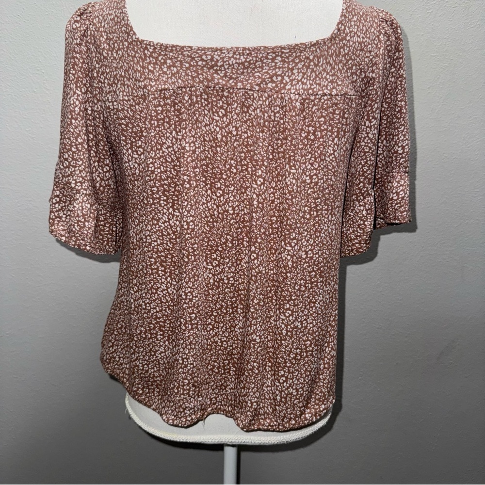 Urban Romantics Women’s Top Small  Brown‎ White Floral Print 100% Rayon Flutter - Picture 2 of 10